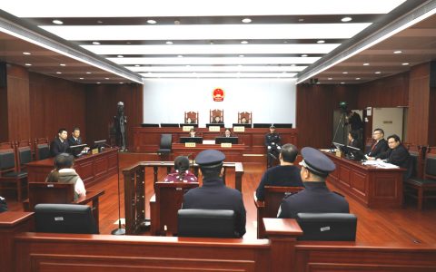 “强奸”还是“自愿”，4名证人受人指使当庭翻证，结果……