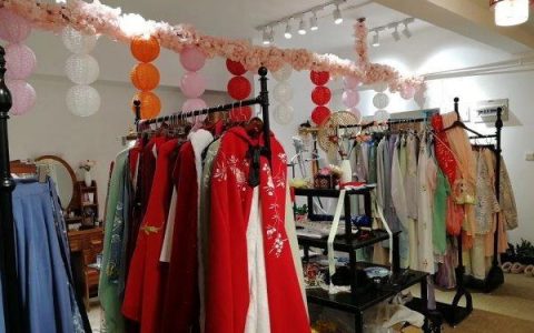 “汉服情侣”砸30多万元辞职做汉服租赁生意
