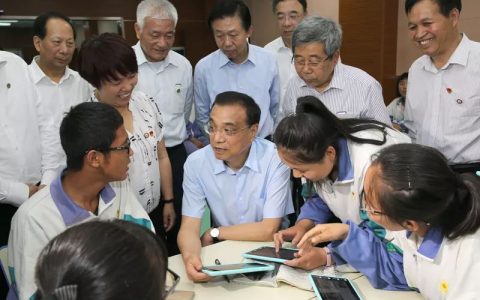 国务院总理李克强：鼓励企业和社会力量兴办职业教育