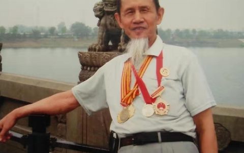 耄耋书写伏枥志 笔走龙蛇似流云——记书法家周光炜