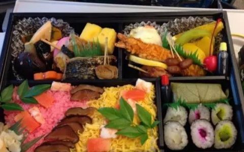 日本铁路便当和中国火车盒饭有何不同？