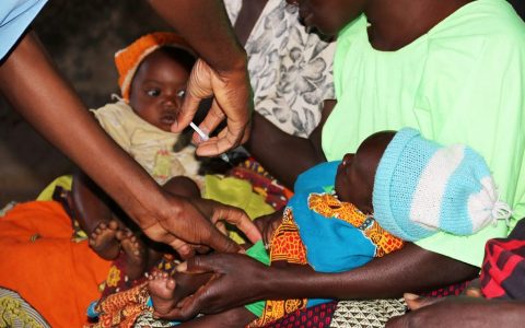 肯尼亚试验接种世界首支疟疾疫苗