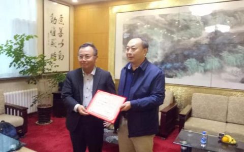 山东泰山外国语学校聘日本语顾问颁发证书仪式在泰安举行