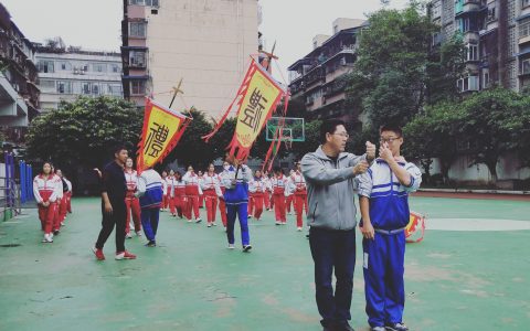 致高一学前3班入场节目在背后默默付出的老师们