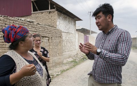 吉尔吉斯人权律师协助该国消除无国籍状态 荣获2019联合国难民署南森难民奖