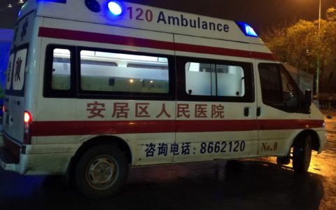 《遂宁市人民医院急救中心 安居区人民医院急救中心  发扬人民医疗救死扶伤为人民服务的精神》