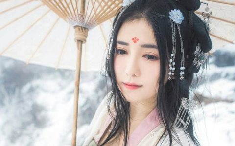 汉服何时重现街头的？