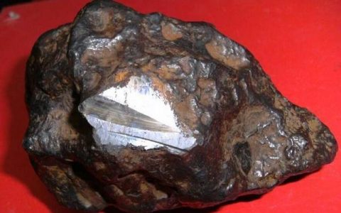 如何6步分辨“陨石”和普通石头？