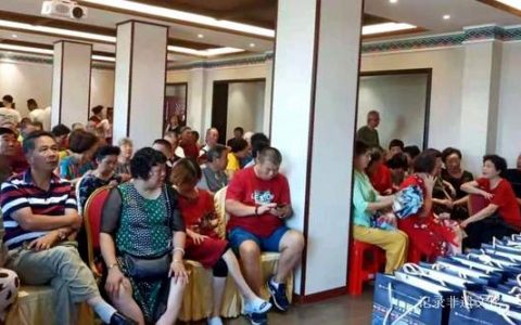 贵州省级非遗苗医药传承人杨汉梅——向居住龙骏家园凯里养生基地退伍军人献爱心