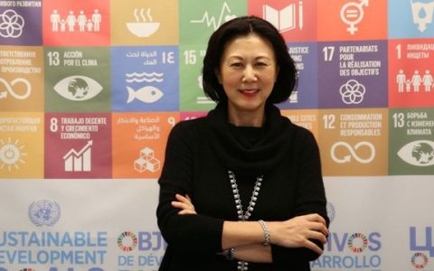 姜华被授予大英帝国官佐勋章（OBE）