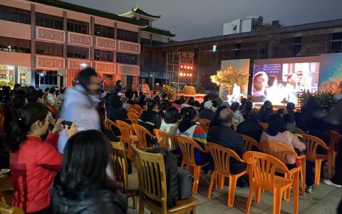 侨乡江门闹元宵：低温下露天“追片”