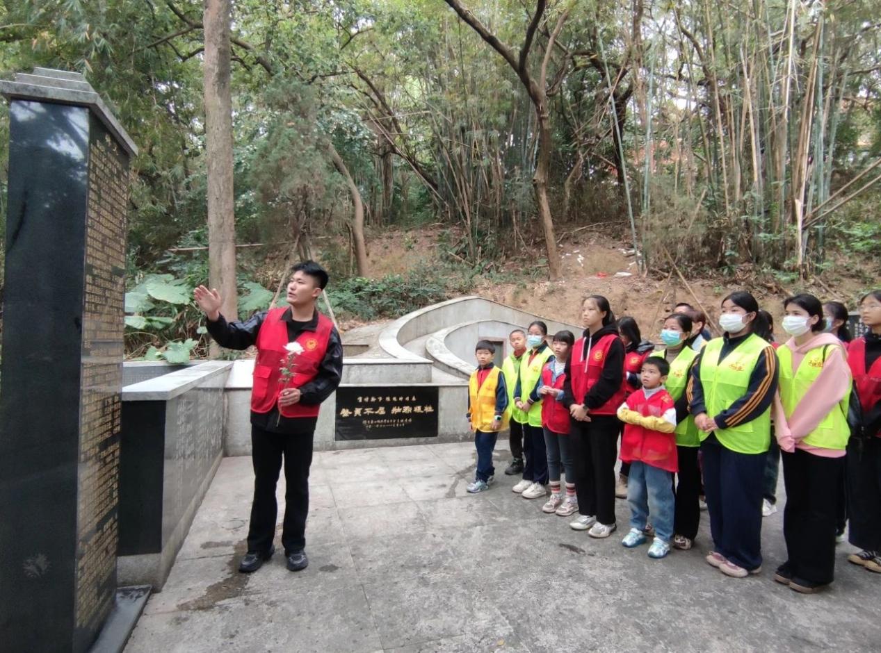 侨乡江门：人潮花海致敬抗日烈士陈冠时