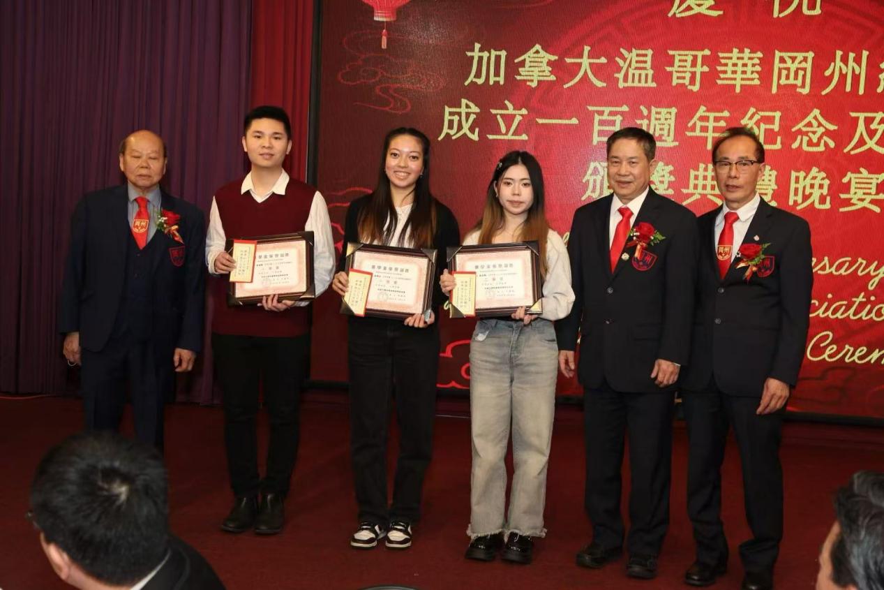 加拿大新会籍华裔“姐妹花”：同乡同姓同获奖