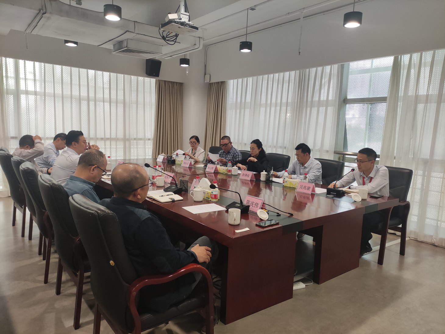 江门市侨联召开华侨与抗战专题专家座谈会