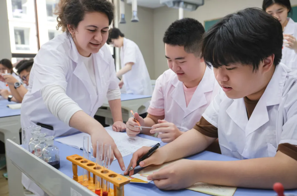 DSE+A-level，2025慈吉高中打造世界名校双通道