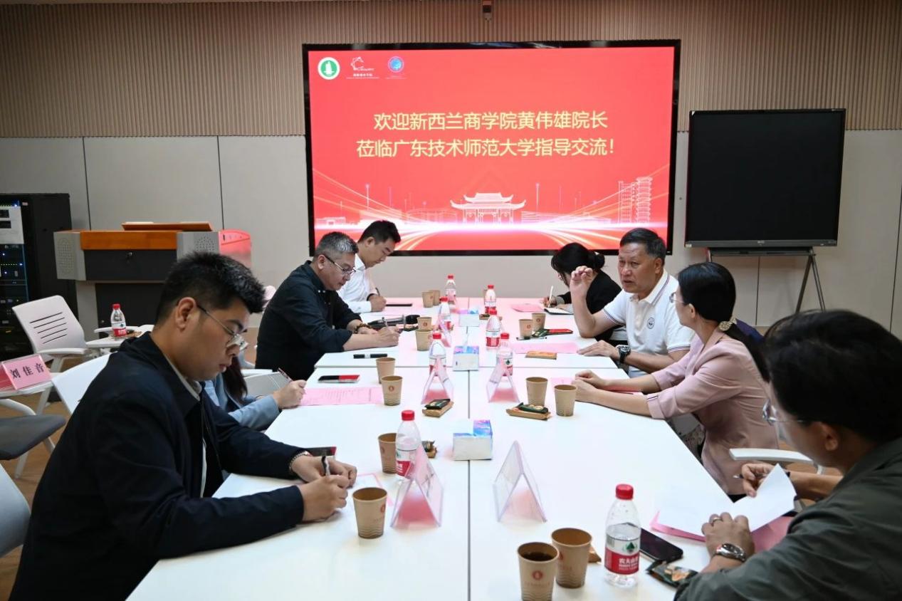 华人之光！黄伟雄执掌新西兰帆船“梦之队”