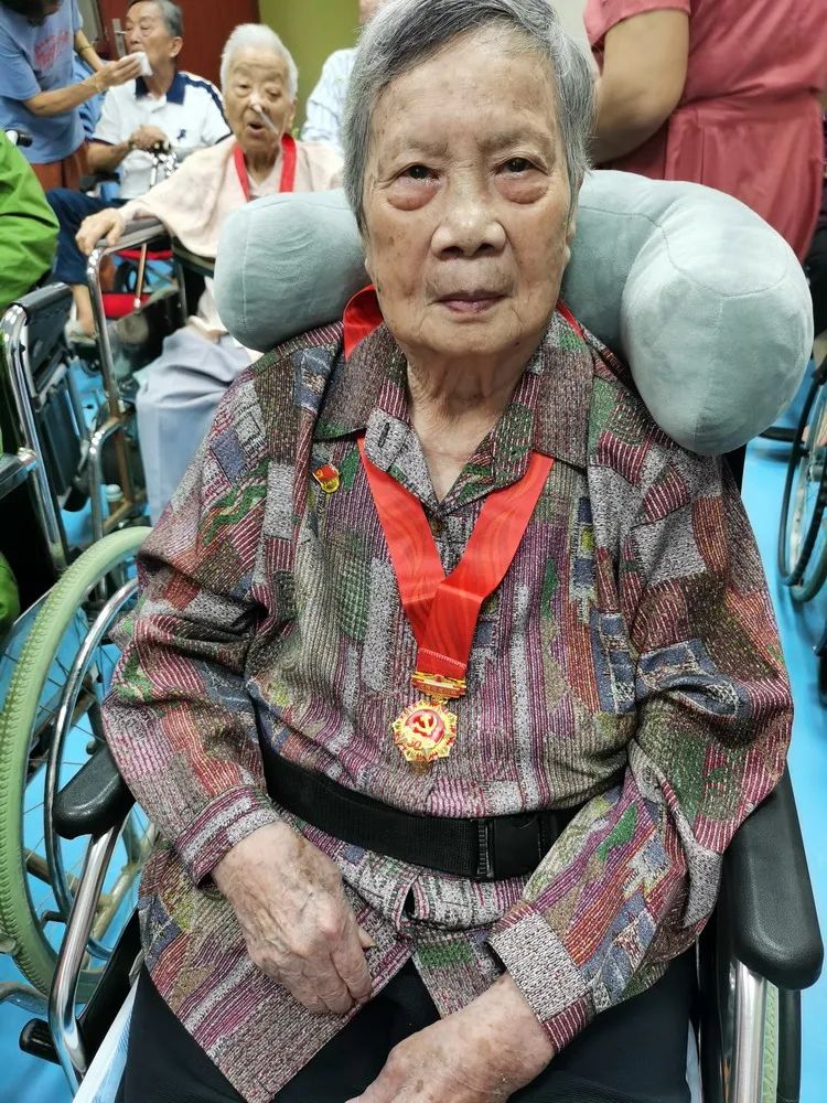 「侨乡故事」抗战老战士李灵获颁“抗战胜利80周年纪念章”