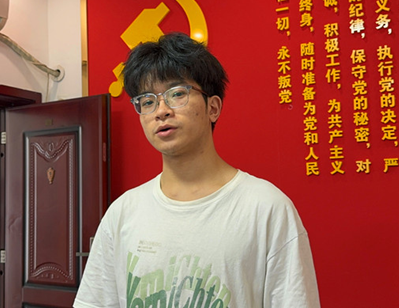“金秋助学·圆梦行动”困难家庭大学新生助学活动在新都举行