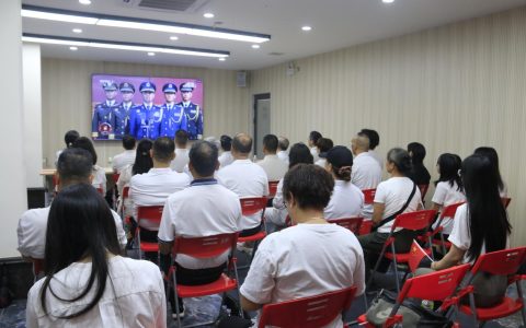 江门市侨界集中观看纪念中国人民抗日战争暨世界反法西斯战争胜利80周年大会