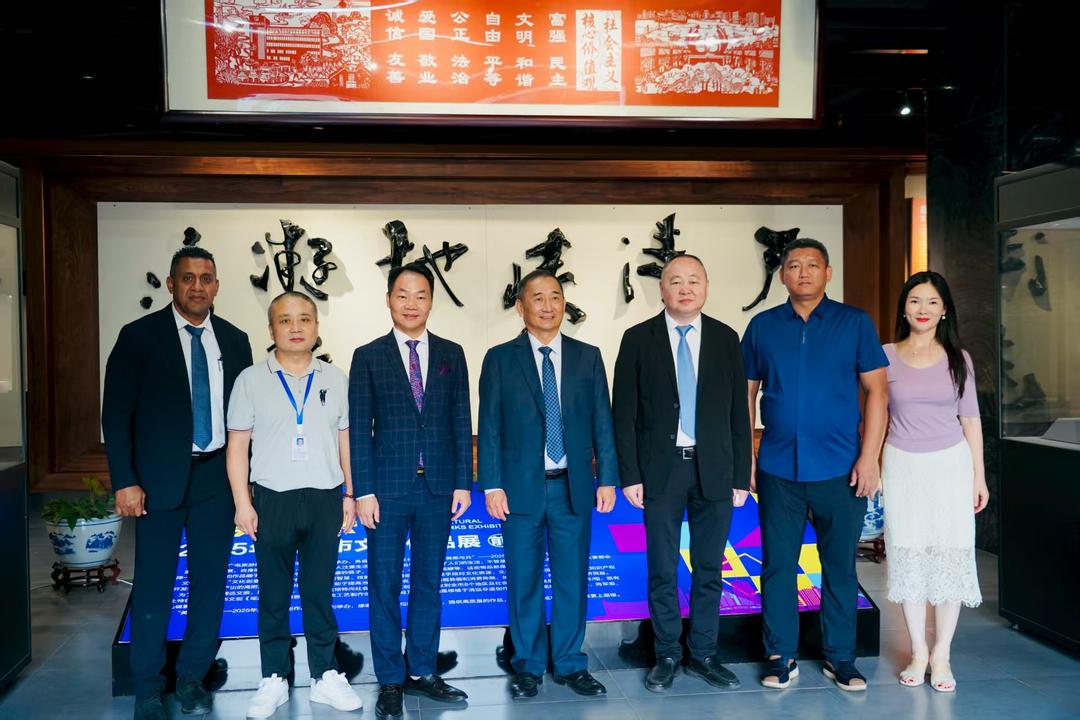 斐济驻华大使李振凡一行访问清远