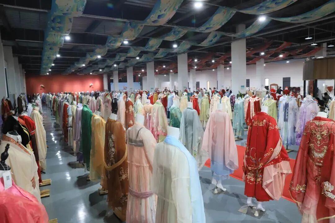 一件汉服卖7万，全国汉服大多来自这里：曹县干成了中国造梦工厂