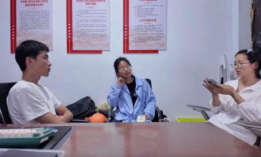 河南95后网红村支书“整顿农村”被国新办点名，登上人民日报和央视：“流量把握好了，就是财富”