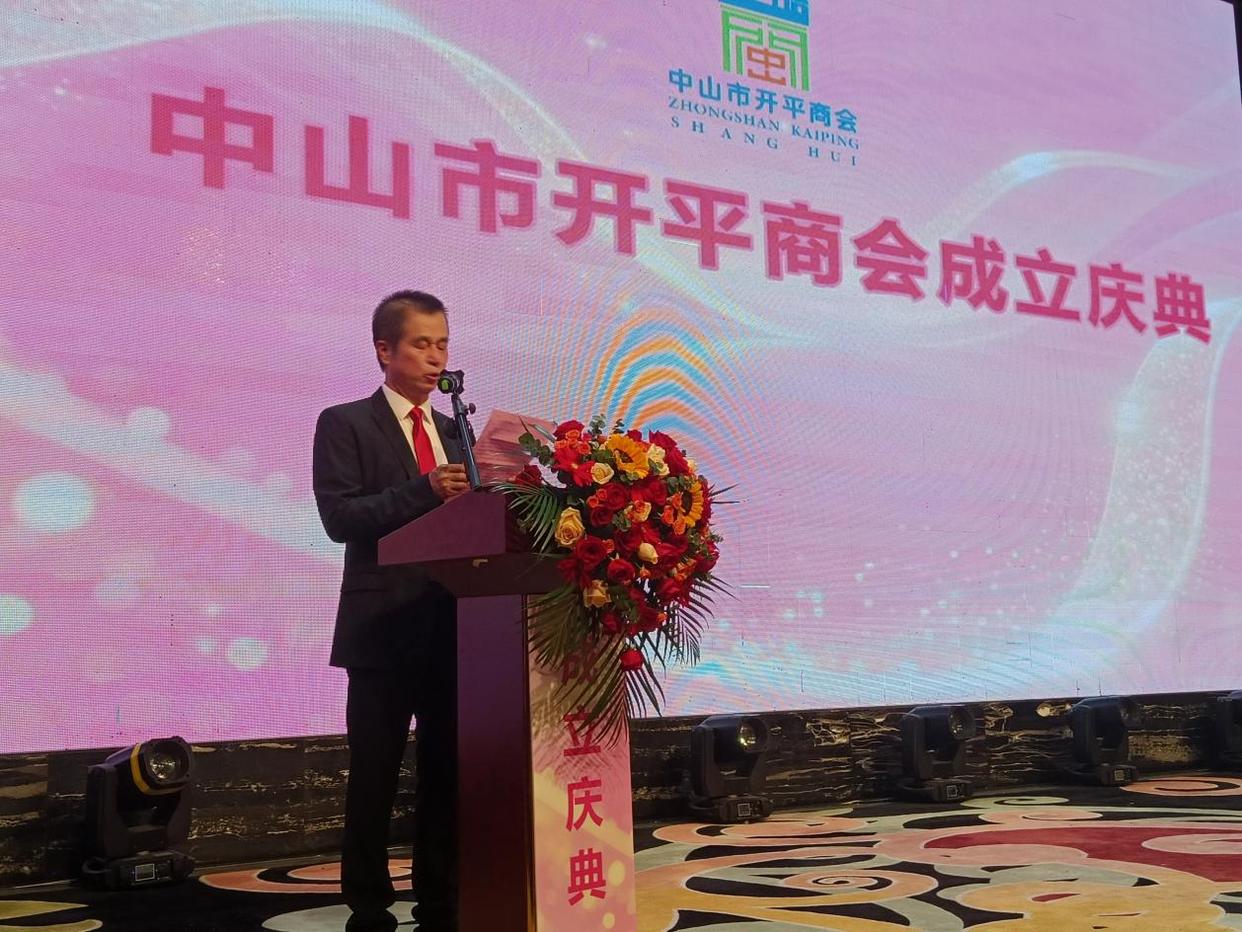 他用诗歌讴歌50年“改开变迁史”——甄池安诗集《岁月百味》出版