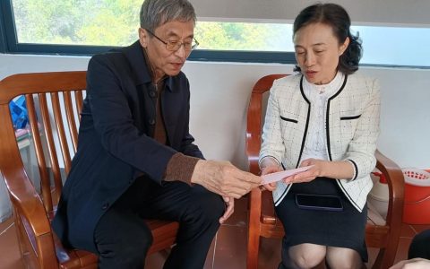 「侨乡新闻」林春晖主席向著名侨史专家张国雄拜年