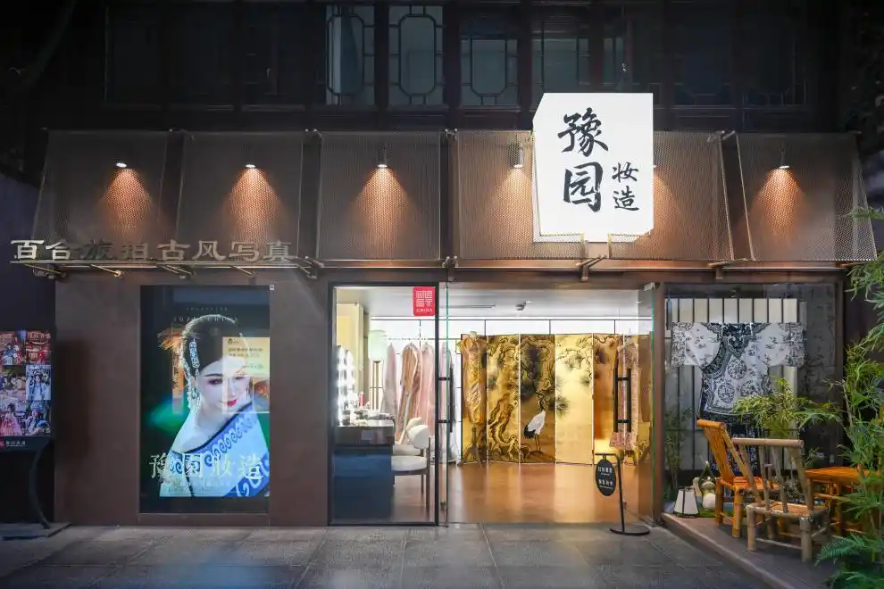春景映华服，汉服消费热何以长红？