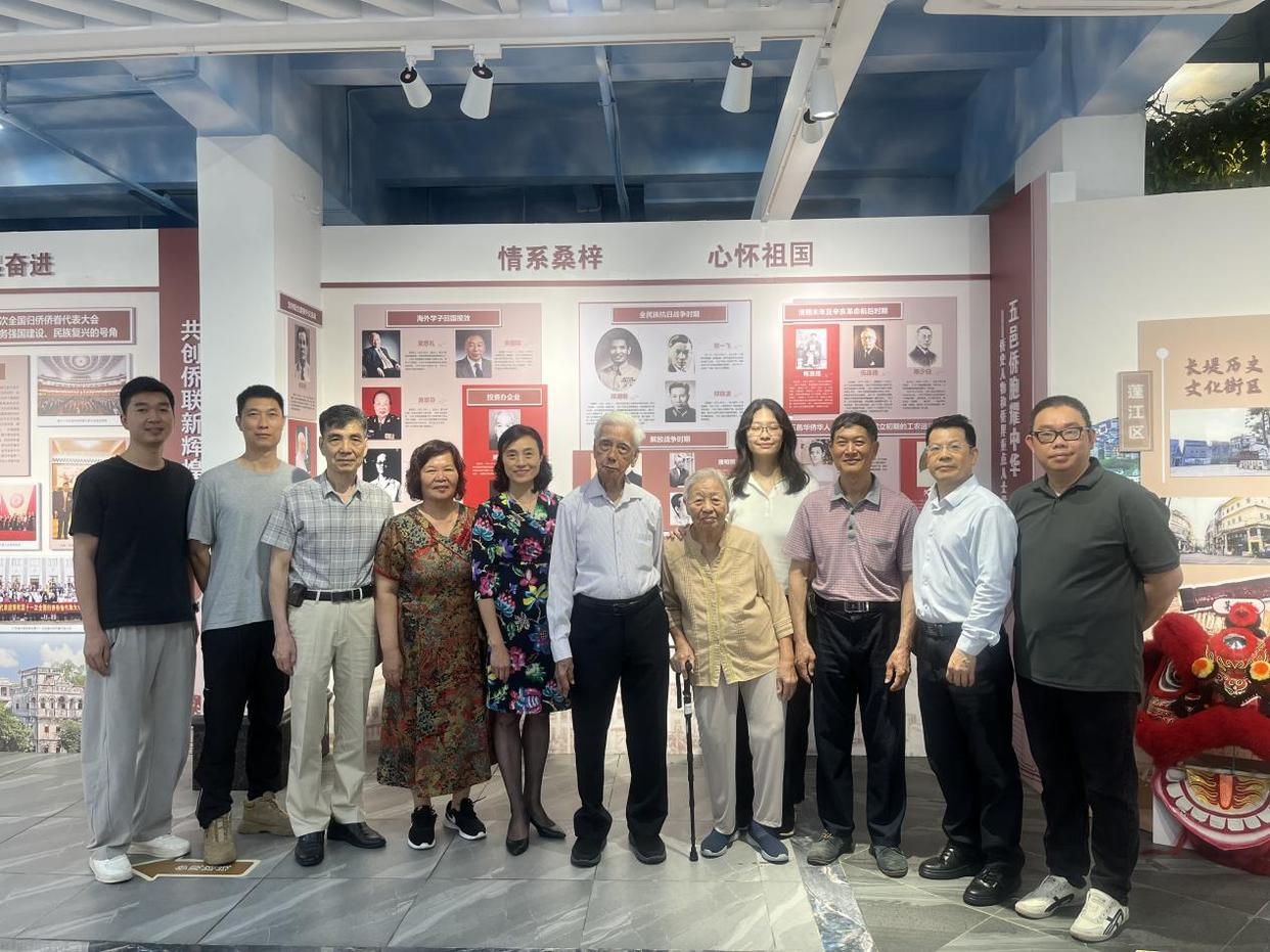 「侨界传真」爱国华侨郑潮炯先生后人回乡访问