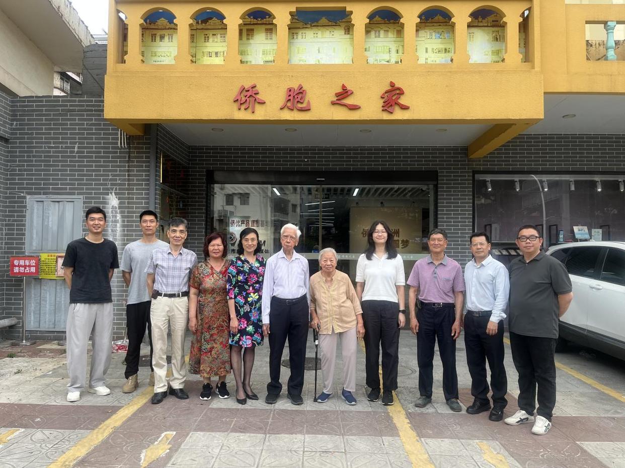 「侨界传真」爱国华侨郑潮炯先生后人回乡访问