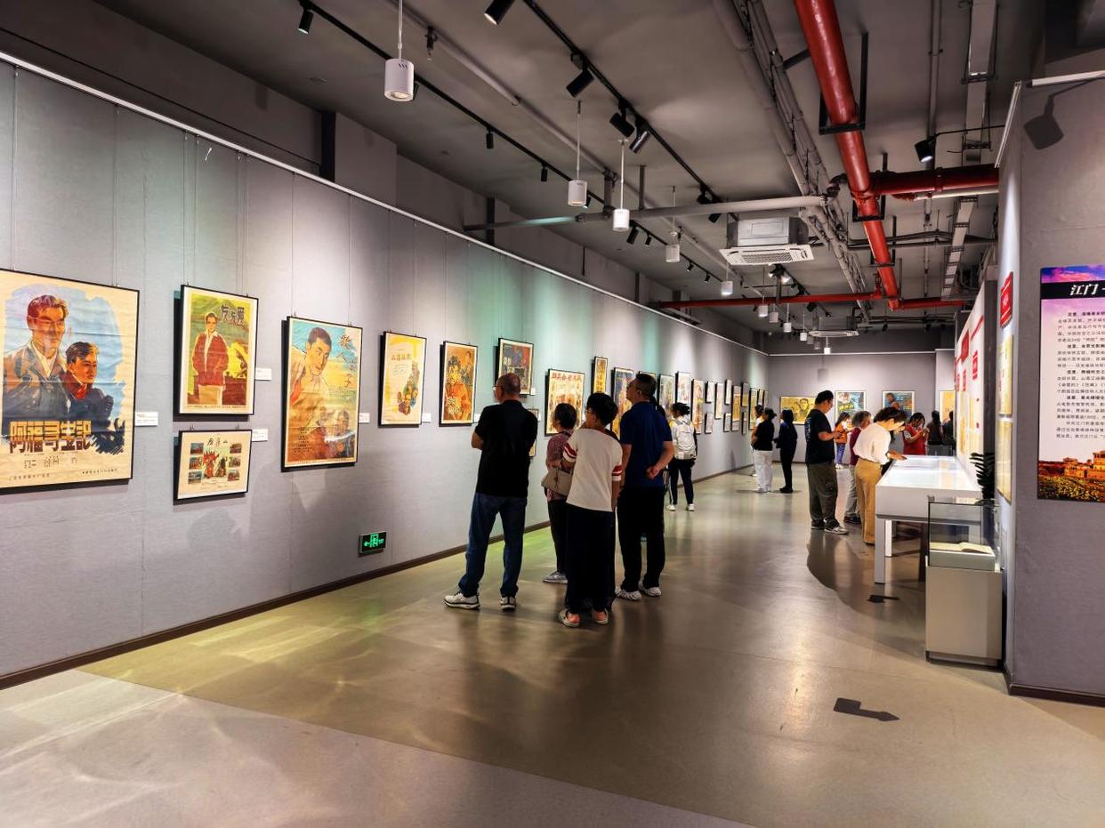 江门：200经典电影海报回眸侨乡光影岁月——“侨乡光影・经典电影海报展”江门揭幕