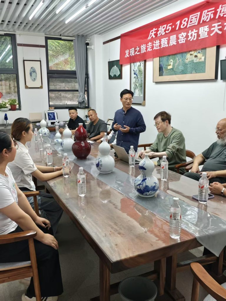 发现之旅走进甄晨窑坊暨天机珍宝馆启动仪式”在千年瓷都景德镇隆重举行