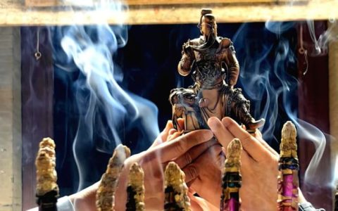 忠义文脉跨欧亚 关帝圣像登顶阿尔卑斯山