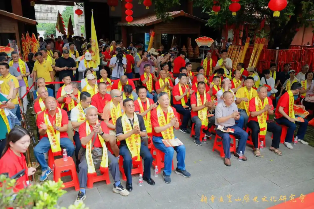 「侨乡故事」缅怀南宋忠烈,延续家国情怀——2026年崖山庙会吸引众多海外侨胞回乡祭奠