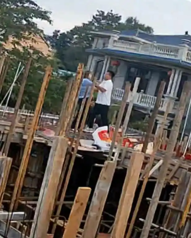 权力下沉岂能沦为推诿护恶的“挡箭牌”?