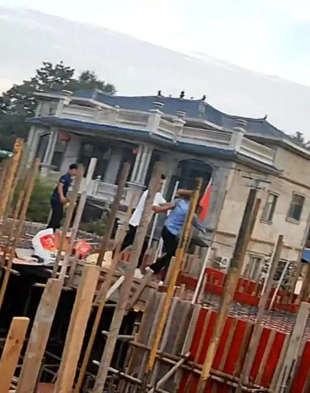 权力下沉岂能沦为推诿护恶的“挡箭牌”?