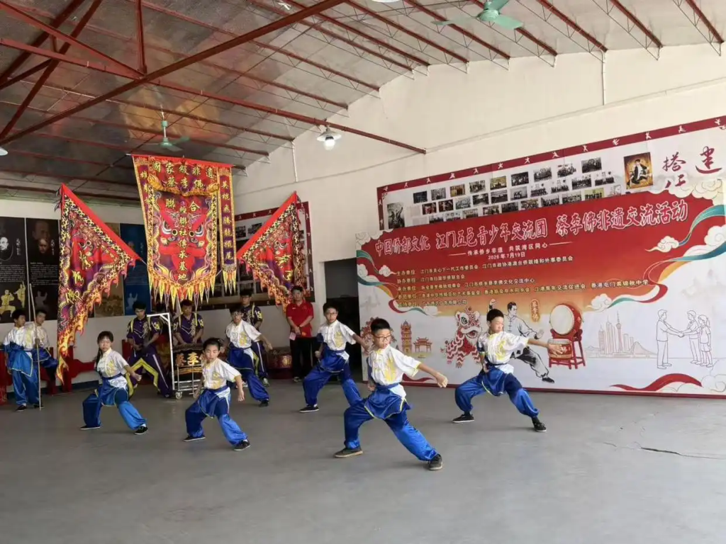 「侨乡故事」香港青少年与蔡李佛拳的“亲密接触”——“中国侨都文化・江门五邑青少年交流团”走进江门