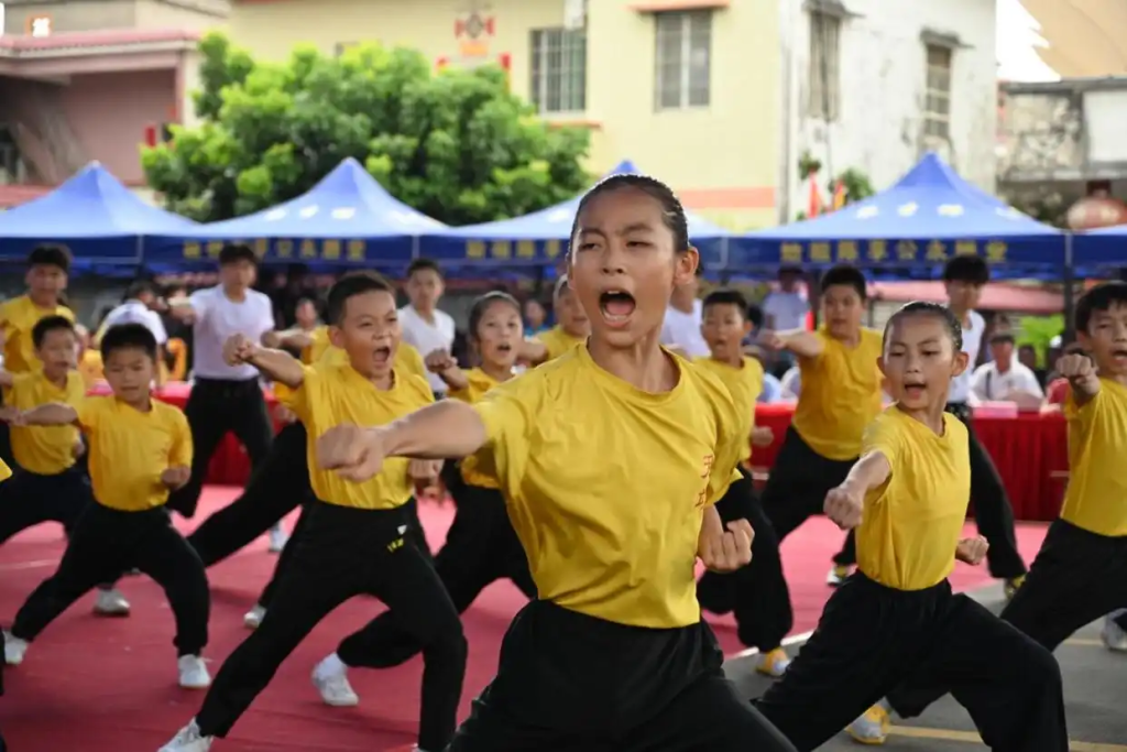 岭南盛事:蔡李佛弟子以武会友致敬祖师爷