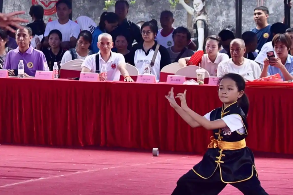 岭南盛事:蔡李佛弟子以武会友致敬祖师爷