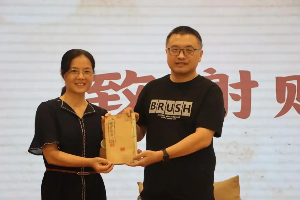 【侨乡故事】新会这场电影海报展:回味和重温侨乡光影史——“侨乡光影·经典留存——电影海报展主题分享会”在新会举行