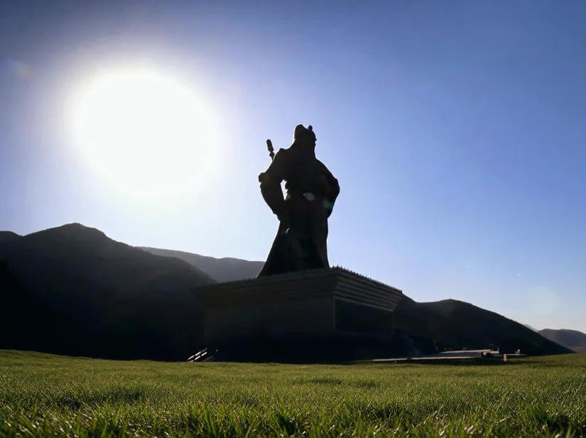 18岁少女露兮，立志走遍天涯敬拜关公，亲手绘制108幅关公美图