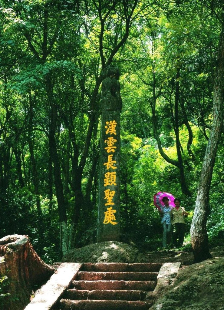 18岁少女露兮，立志走遍天涯敬拜关公，亲手绘制108幅关公美图