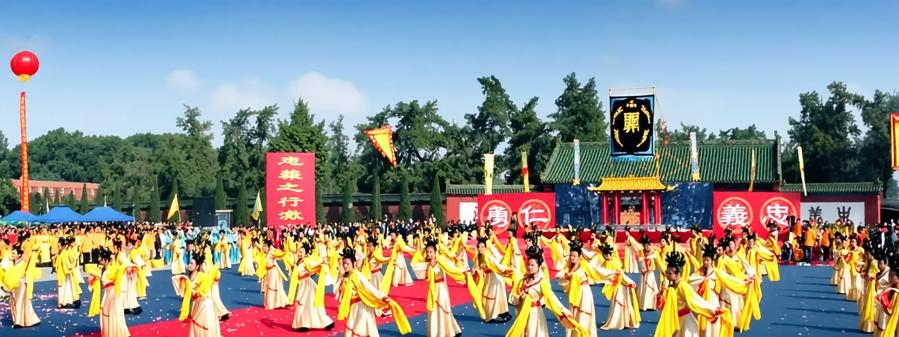 18岁少女露兮，立志走遍天涯敬拜关公，亲手绘制108幅关公美图