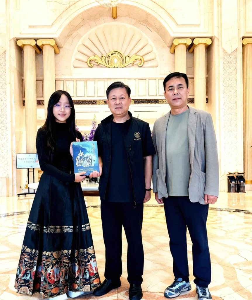 18岁少女露兮，立志走遍天涯敬拜关公，亲手绘制108幅关公美图