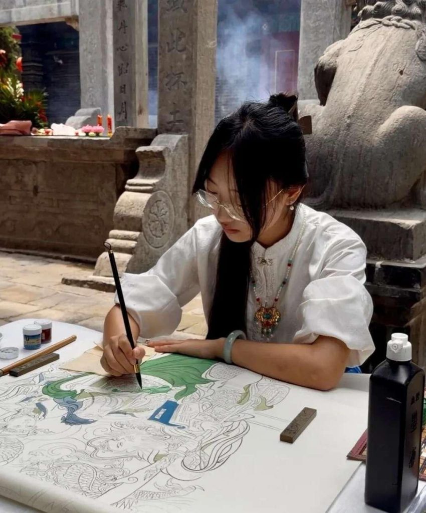 18岁少女露兮，立志走遍天涯敬拜关公，亲手绘制108幅关公美图